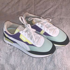 ⭐️WOMEN’S FUTURE RIDER ROYALE PUMA SHOES⭐️